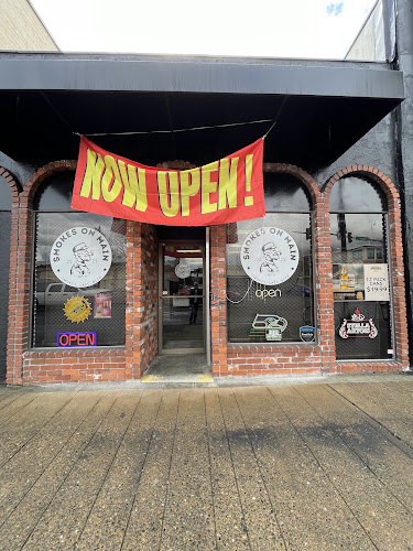2 Cloudy Smoke Shop in Auburn