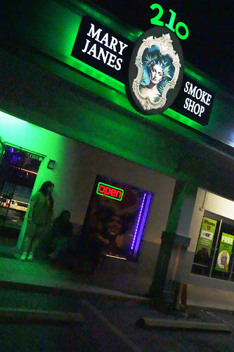210 Mary Janes Smoke Shop in Castle Hills