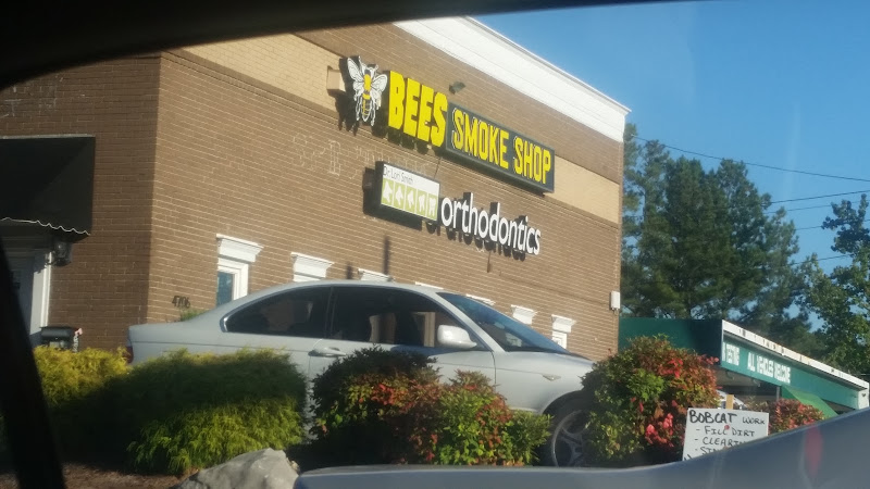 Bees Smoke Shop in Roswell