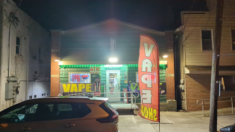 Big Cloudz Vapor & Smoke Shop in Hallstead