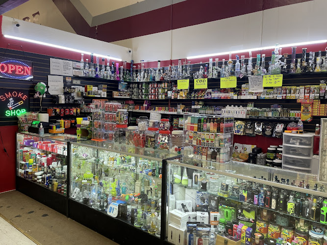 Clutch City Smoke Shop in Pasadena