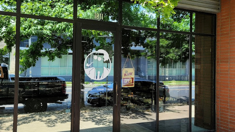 Connoisseur Smoke Shop in Austin