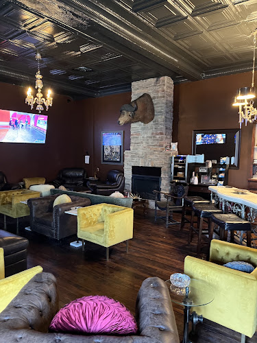 Cut and toast premium cigars in Struthers