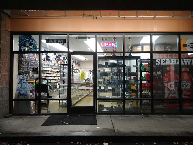 Cypress Mini Mart/Smoke & Vape Shop in Lynnwood