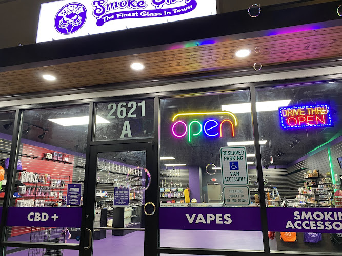 Easy's Smoke Shop in River Oaks