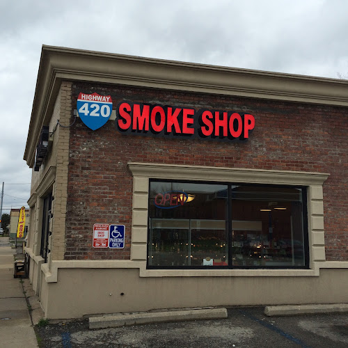 Highway Smoke Shop in Lincoln Park