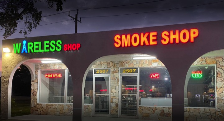 Hollywood Clouds Smokeshop in Hollywood
