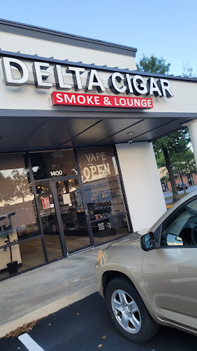 Houston's Cigar Social Lounge in Warner Robins