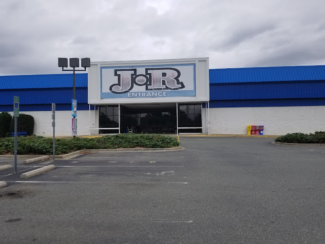 JR Cigar Outlet, Burlington in Burlington