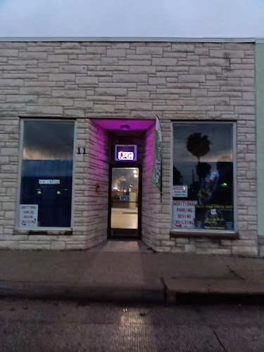 Lazzy Dazz Smoke Shop in South Houston