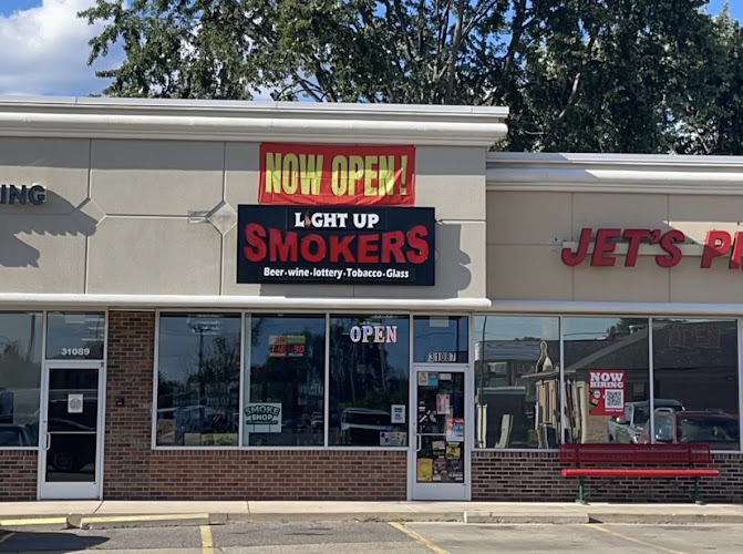 Light Up Smokers and Vape in Warren