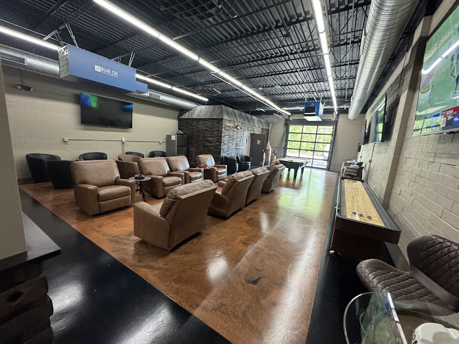 L'ufficio Cigar and Social Club in Broadview Heights