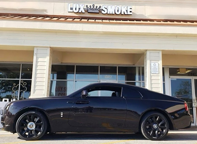 Lux Smoke in Tampa