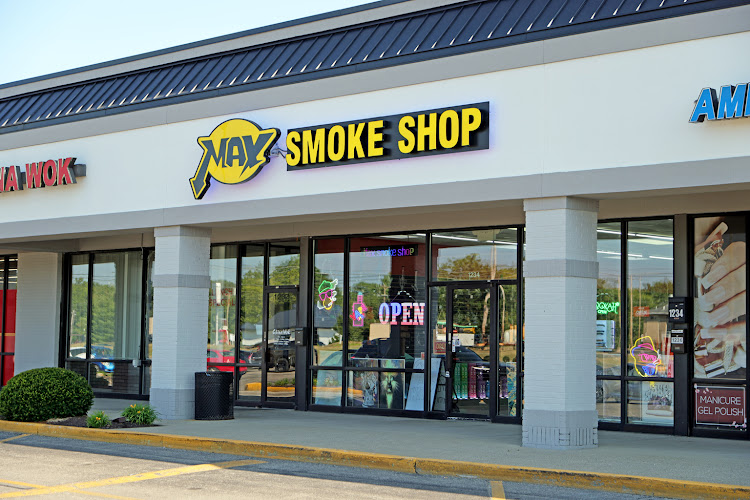 Max smoke shop in Amelia