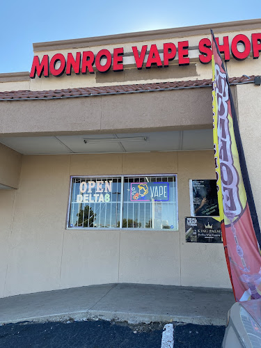 Monroe Smoke Shop in El Paso