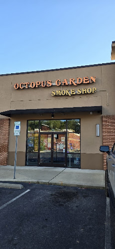 Octopus garden smoke shop in Weaverville