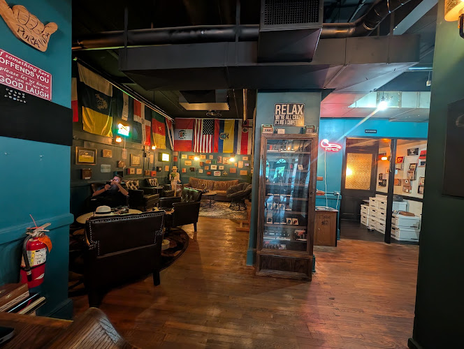 Puros Cigar Lounge in Hendersonville