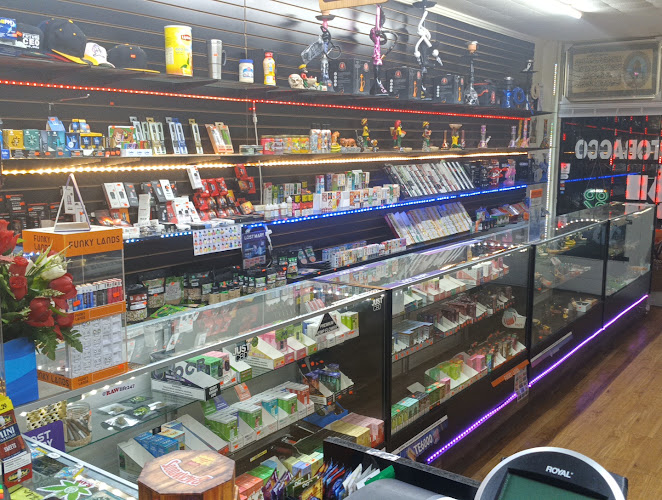 Red Apple smoke shop in Red Springs