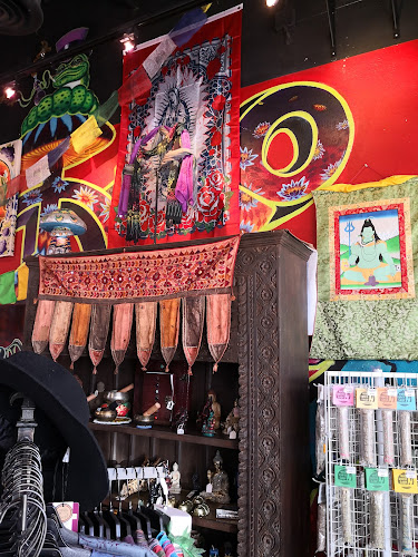 Retro Revolution Smoke Shop in Plano