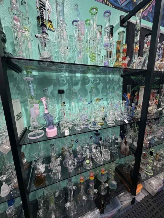 Retro Revolution Smoke Shop in Dallas