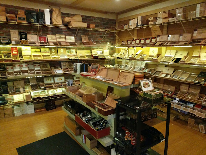 Royal 10 Cigar & Tobacco in North Royalton