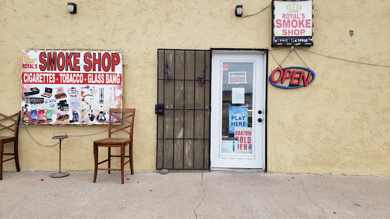 Royals smoke shop in Black Canyon City