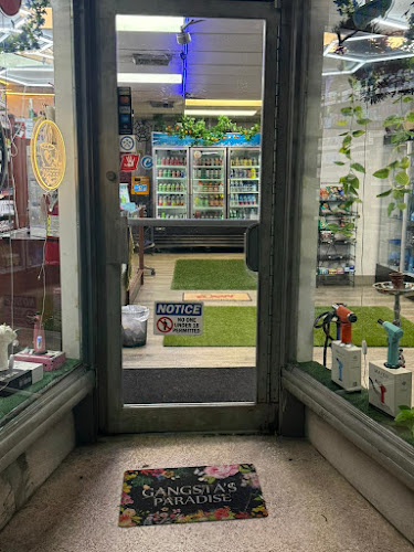 RUBII VAPE & SMOKE SHOP in Miami Beach