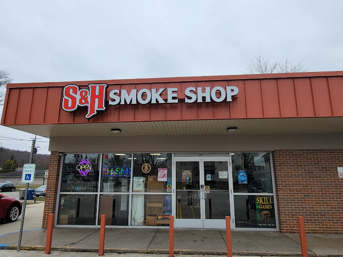 S & H Smoke shop in Meadville
