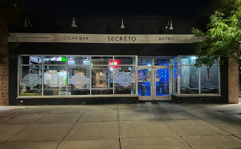 Secreto Cigar Bar in Ferndale