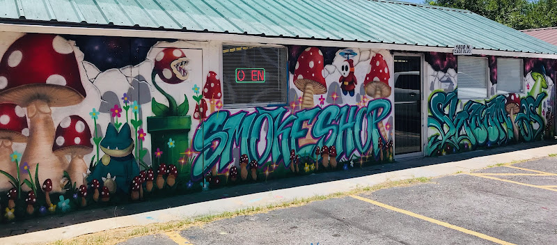 SHROOMIES smoke shop in Pharr