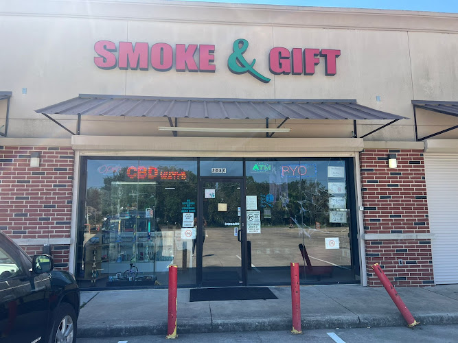 Smoke and Gift in San Leon