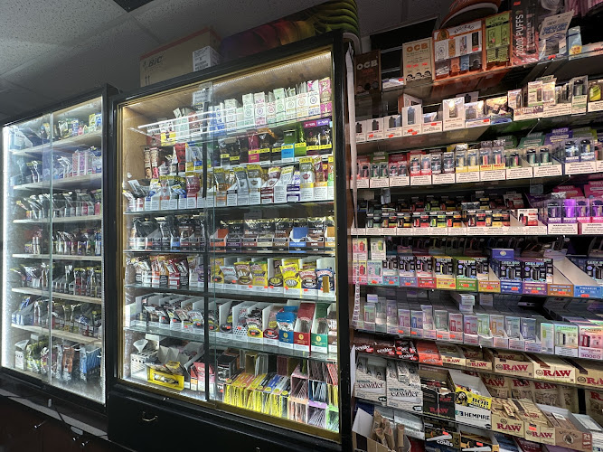 Smokers House Shop in Redford Township