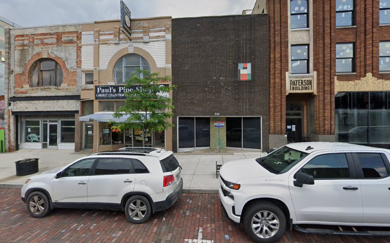 Spaniola Pipe & Tobacco Co in Flint