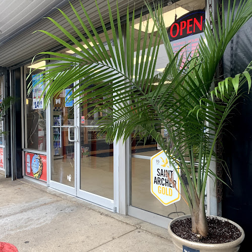 Straight Up Smoke Shop in Columbus