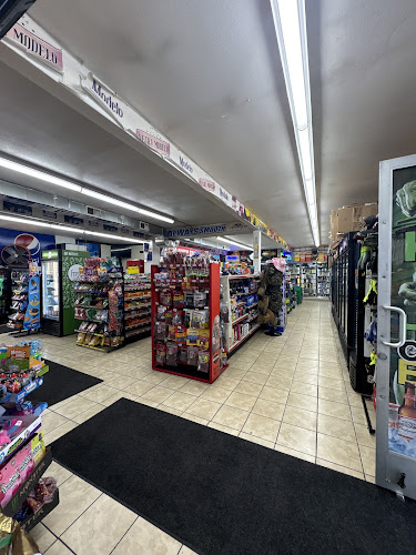 Summit Mart & Smoke Shop in Yakima