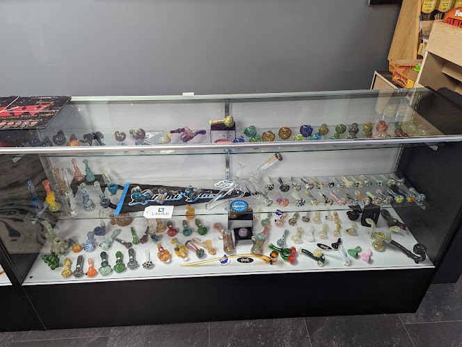 The Happy Cloud Smoke Shop in Mentor