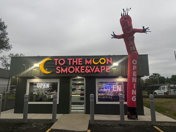 To The Moon Smoke & Vape in Columbus
