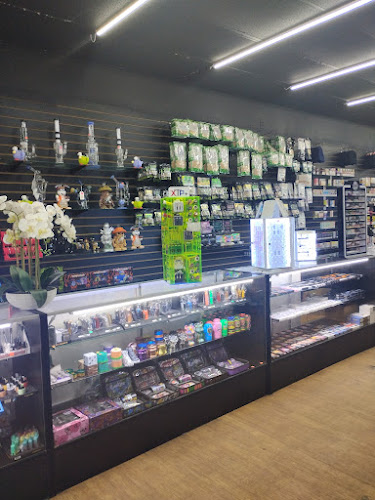 Tobacco & Vape in Newton