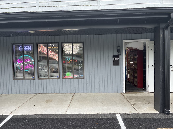 White cloud smoke shop in Mohnton